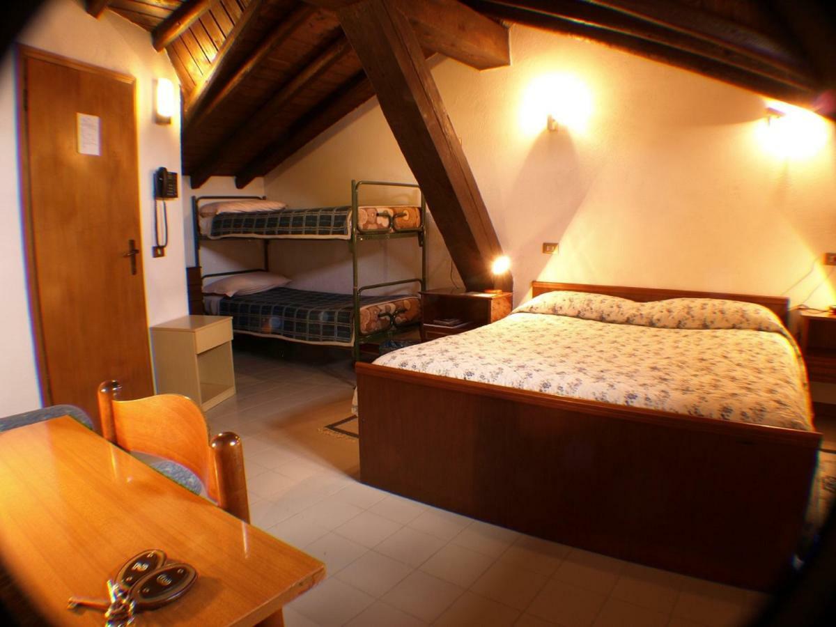 Hotel Rondanino Lanzo dʼIntelvi מראה חיצוני תמונה